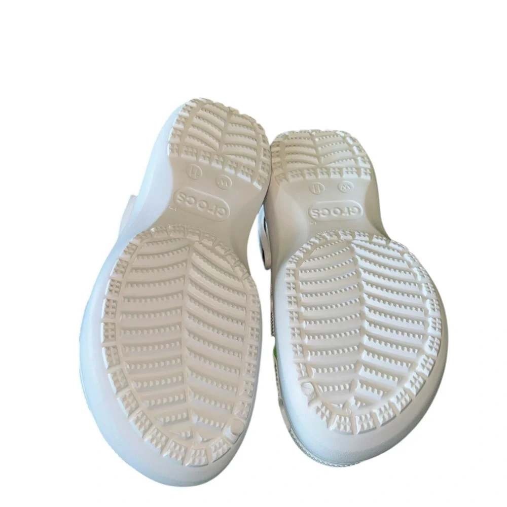 NEW Crocs unisex classic clogs in white